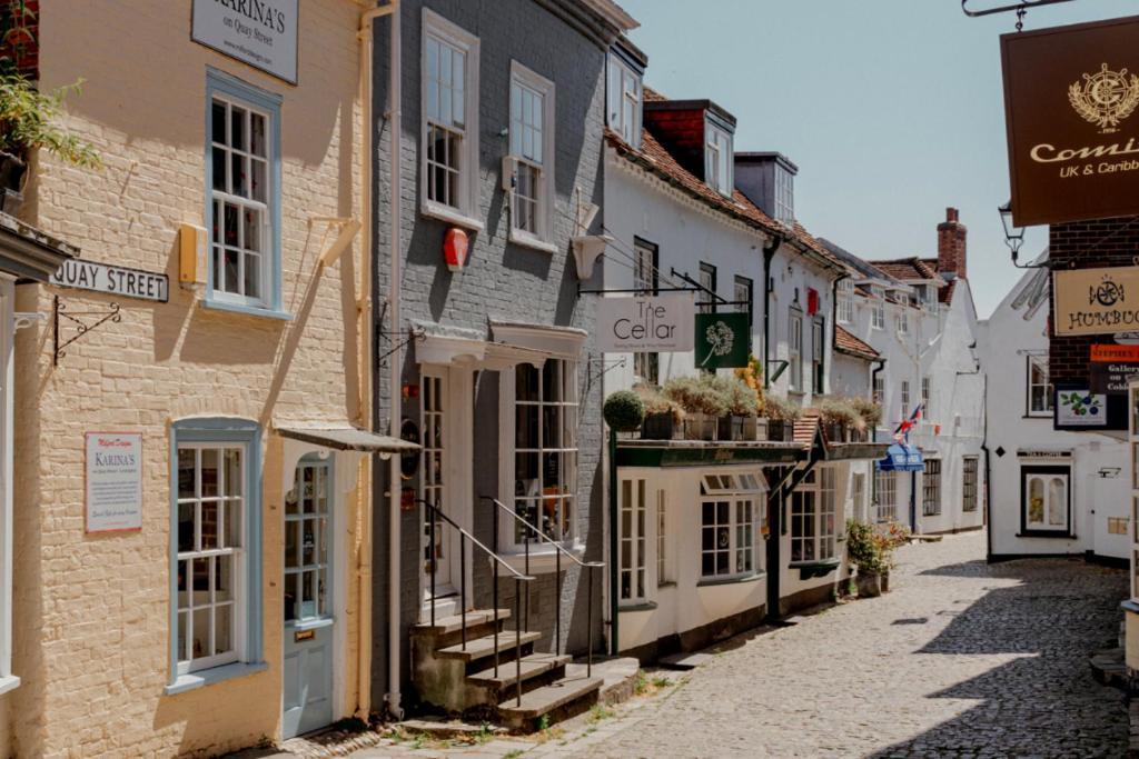 Stunning Luxury Apartment In Central Lymington Exterior photo